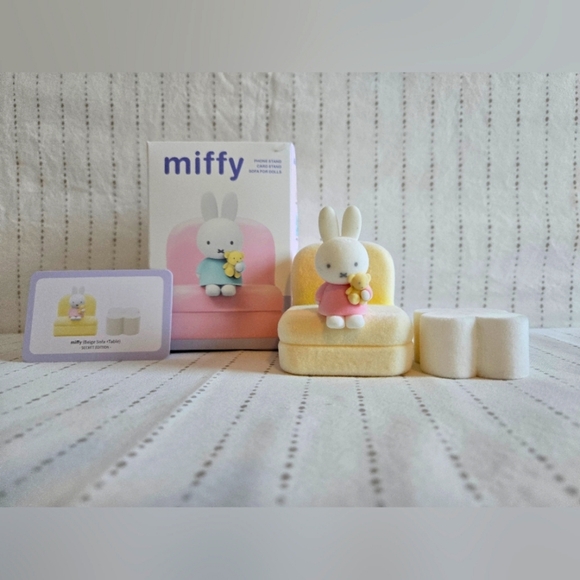 RARE Miffy Sofa Phone Stand – Flower Loveseat Surprise Box - Picture 1 of 4